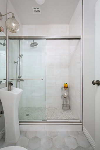 Bathroom 2, Beverly Apart-Hotel, Los Angeles