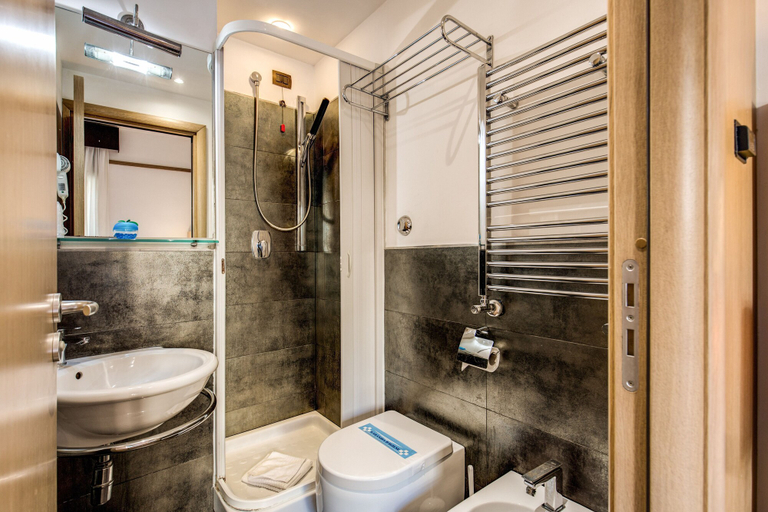 Bathroom 5, Ginevra Palace Hotel, Rome