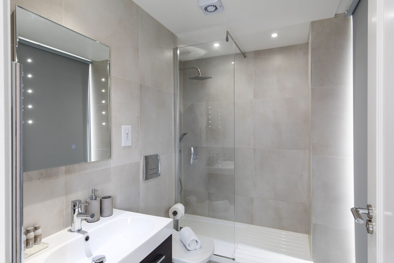 Bathroom 4, home.ly - London Camden Town Apartments, London