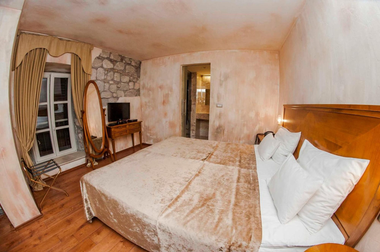 Bedroom 3, Boutique Hotel Astoria Kotor