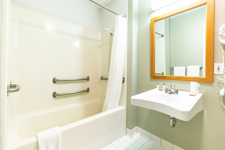 Bathroom 4, Quality Inn & Suites Gorham Riverside, Coos