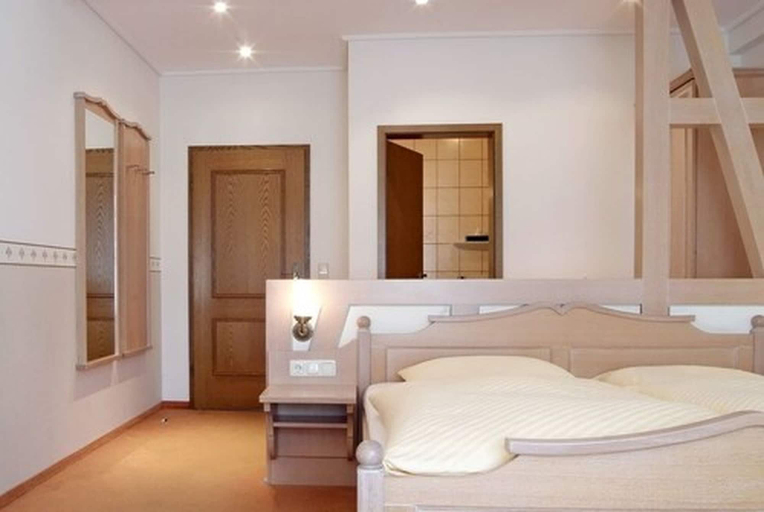 Bedroom 2, Hotel-Gasthof Rödertor, Ansbach