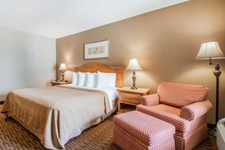 Bedroom 3, Quality Inn US65 & E. Battlefield Rd. Springfield, Greene
