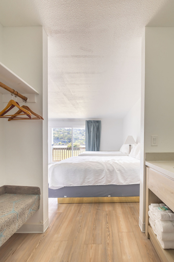 Bedroom 4, Jot's Resort, Curry