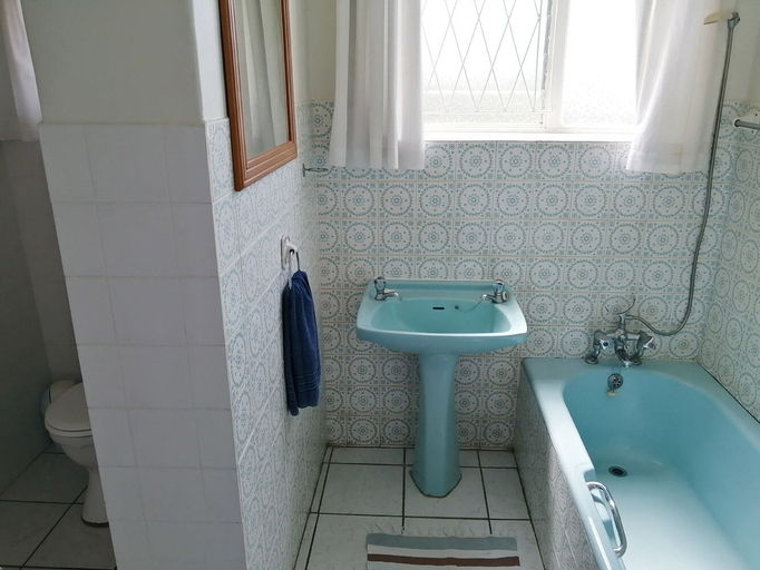 Bathroom 4, Claridges 106, Ugu