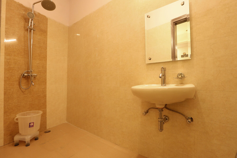 Bathroom 2, Plazzo, Delhi