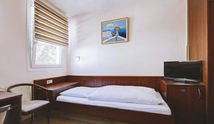 Bedroom 3, Hotel Filoxenia, Stuttgart