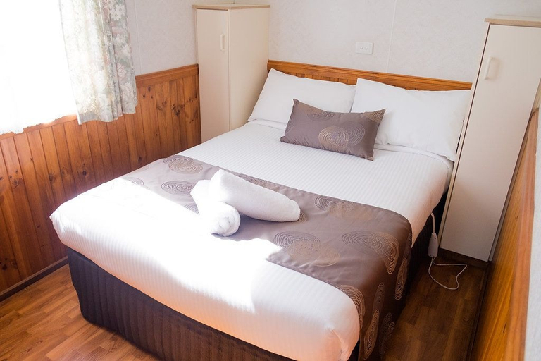 Bedroom 2, Riverside Cabin Park, Shepparton