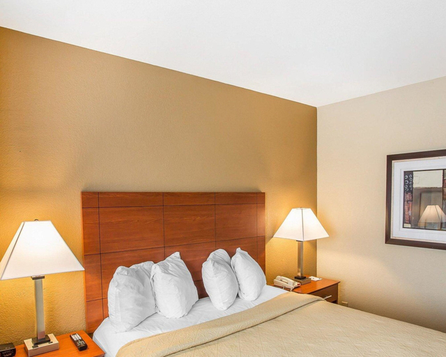 Bedroom 2, Quality Inn & Suites, Wilson