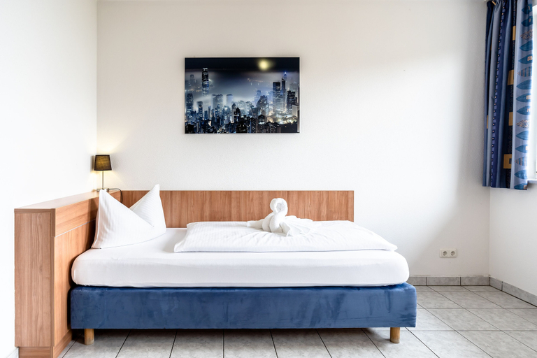 Bedroom 4, Hotel Fresh INN, München