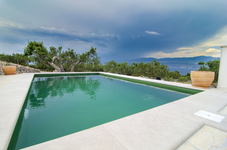 Sport & Beauty 3, Holiday Home Bliss, Supetar