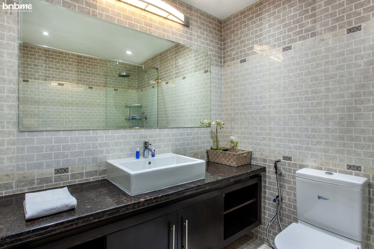 Bathroom 5, bnbme 4B-23Marina-1206, Dubai