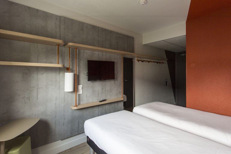 Bedroom 4, Ibis budget Senlis, Oise