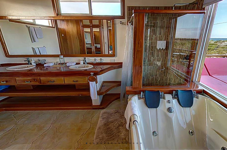 Bathroom 4, Blue Heron Galapagos Villa, Santa Cruz