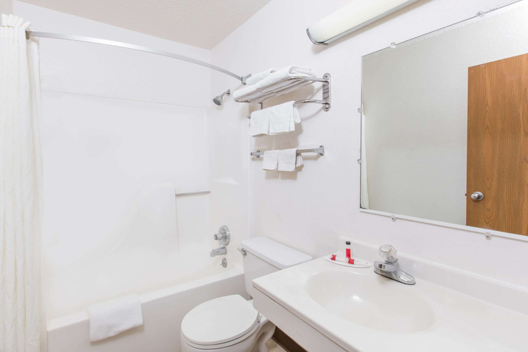 Bathroom 4, Super 8 by Wyndham Wayne, Wayne