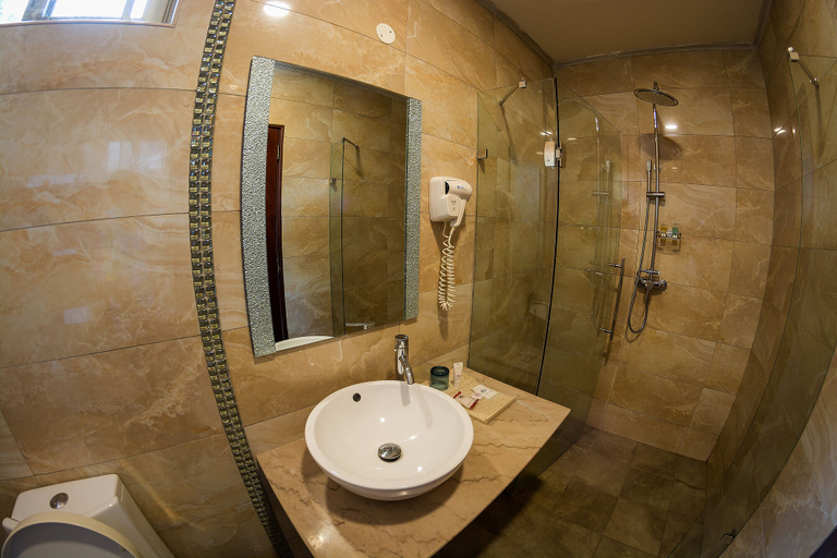 Bathroom, Imperial Heights Hotel, Entebbe, Entebbe