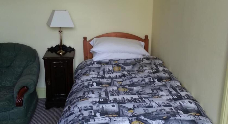 Bedroom 4, Oceans, Devon