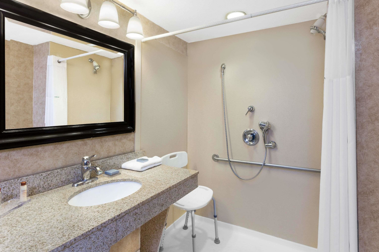 Bathroom 4, Wingate by Wyndham Yuma, Yuma