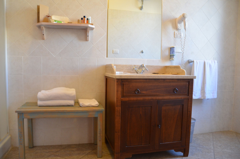 Bathroom 4, Alghero Vacanze Hotel, Sassari