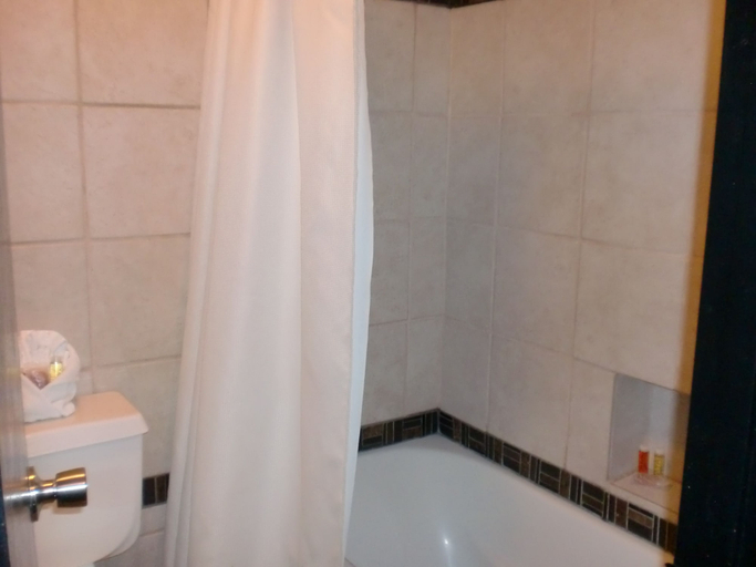 Bathroom 4, The North Shore Inn, San Bernardino