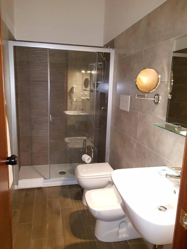 Bathroom 5, La Martinica Resort, Palermo