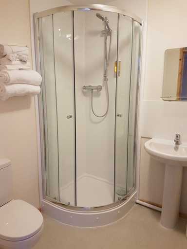 Bathroom 3, The Cliff Top Inn Hotel, Norfolk