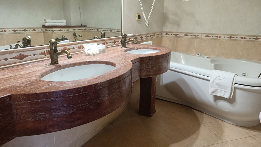 Bathroom 5, Hotel Lemi, Benevento