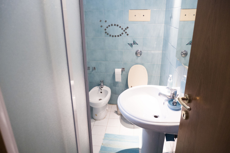 Bathroom 5, Nice and Cozy Quiet Apartment Right in the Center, Bologna