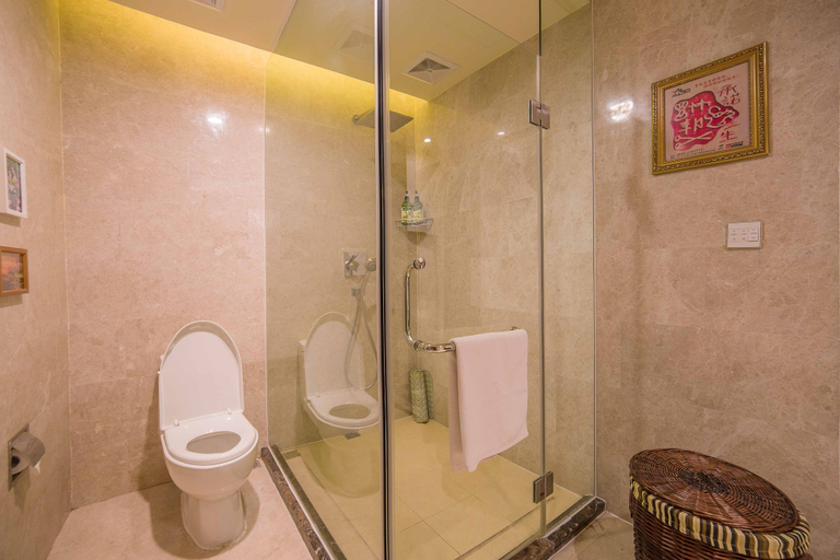 Bathroom 3, Li Jiang Tang Feng Yard No.3, Lijiang