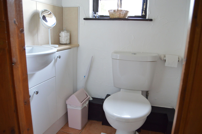 Bathroom 3, Barley Cottage, Devon
