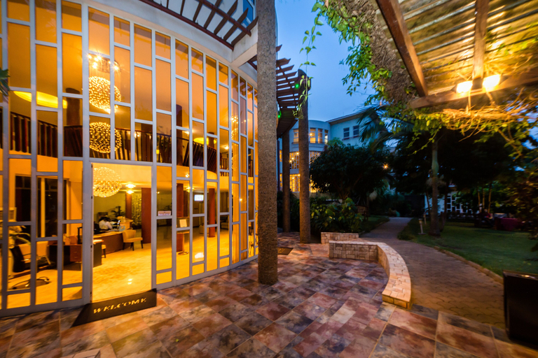 Exterior & Views