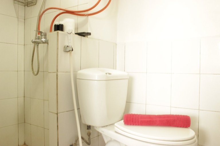 Bathroom 3, Well Appointed & Stylish 2BR at Jarrdin Cihampelas Apartment, Bandung