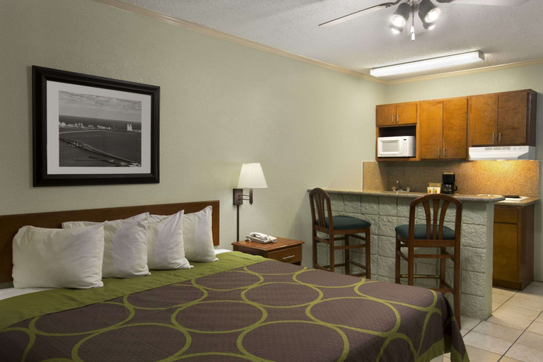 Bedroom 3, Super 8 by Wyndham South Padre Island, Cameron