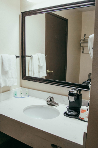 Bathroom 4, Best Western Sunridge Inn & Conference Center, Baker