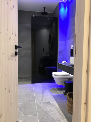 Bathroom 5, Abacus Suites