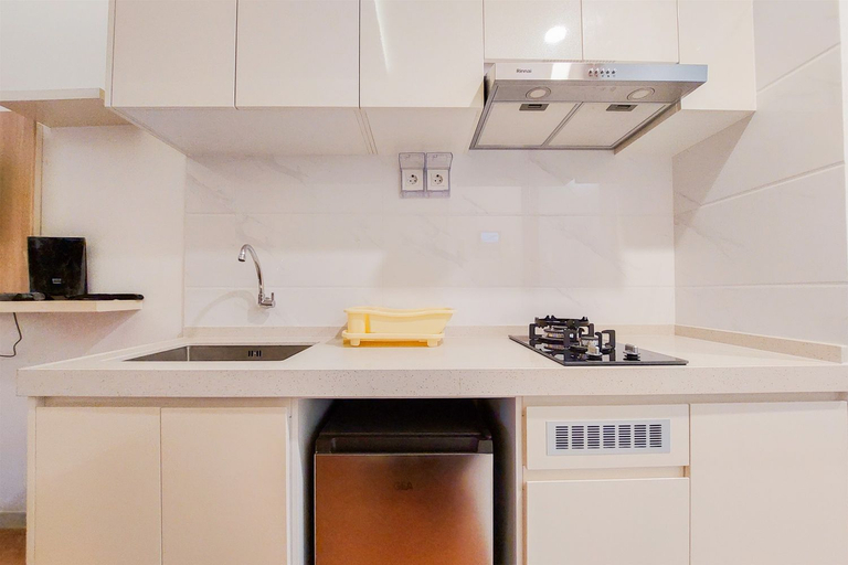 Others 3, Lavish Designed Studio at Sky House BSD Apartment By Travelio, South Tangerang