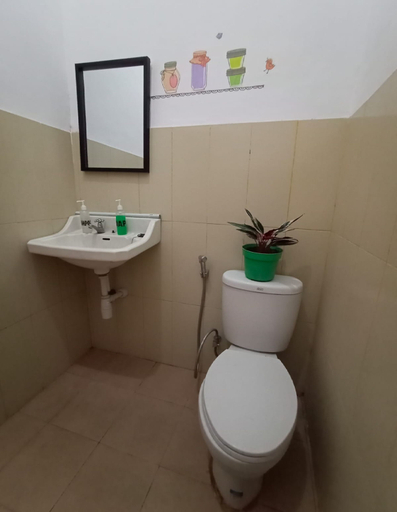 Bathroom 5, Brak Homestay Syariah, Probolinggo