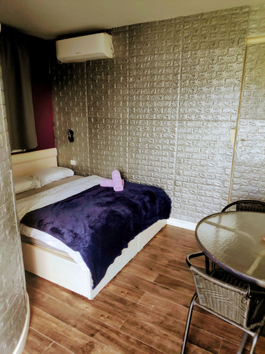 Bedroom 2, Avi's place