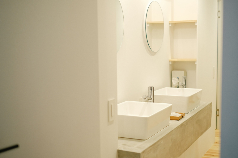 Bathroom 3, A day in khaki khaki Guesthouse, Kyoto