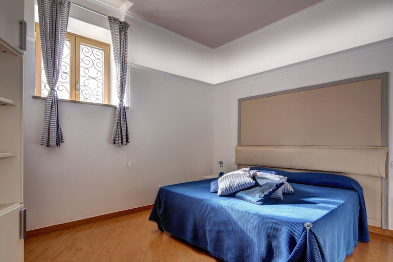 Bedroom, 49 Little House, Napoli