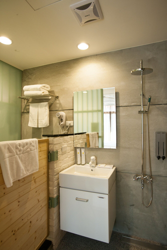Bathroom 4, 823 Tourist Hotel, Kinmen