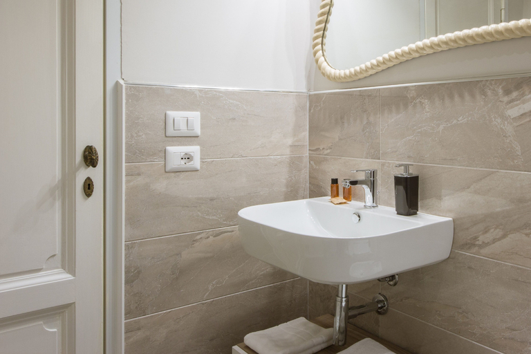Bathroom 3, Unique & Stylish Repubblica, Florence