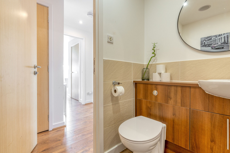 Bathroom 4, Executive 7 Apartments, Glasgow