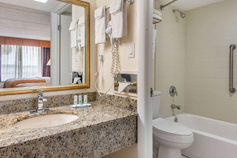 Bathroom 4, Quality Inn & Suites Palatka Riverfront, Putnam