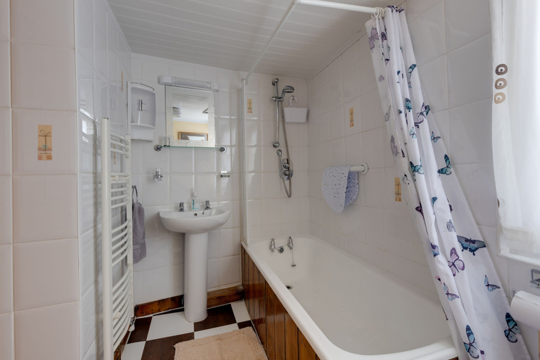 Bathroom, Charming Historical Cottage in Scarborough, North Yorkshire