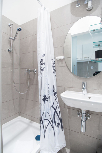 Bathroom 3, Royal Resort Apartments Westbahnhof, Wien