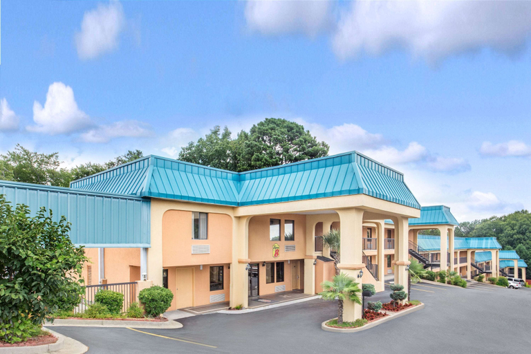 Exterior & Views 4, Super 8 by Wyndham Forest Park, Clayton