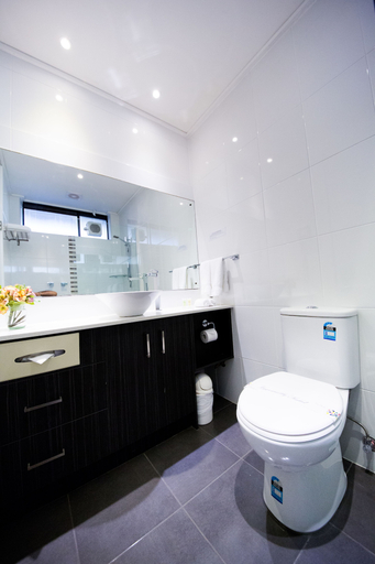 Bathroom 4, Sandown Regency, Melbourne