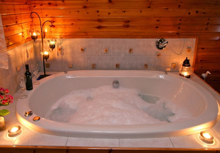 Bathroom 4, Siesta