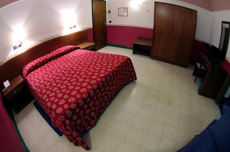 Bedroom 3, Hotel Iris Crillon, Frosinone